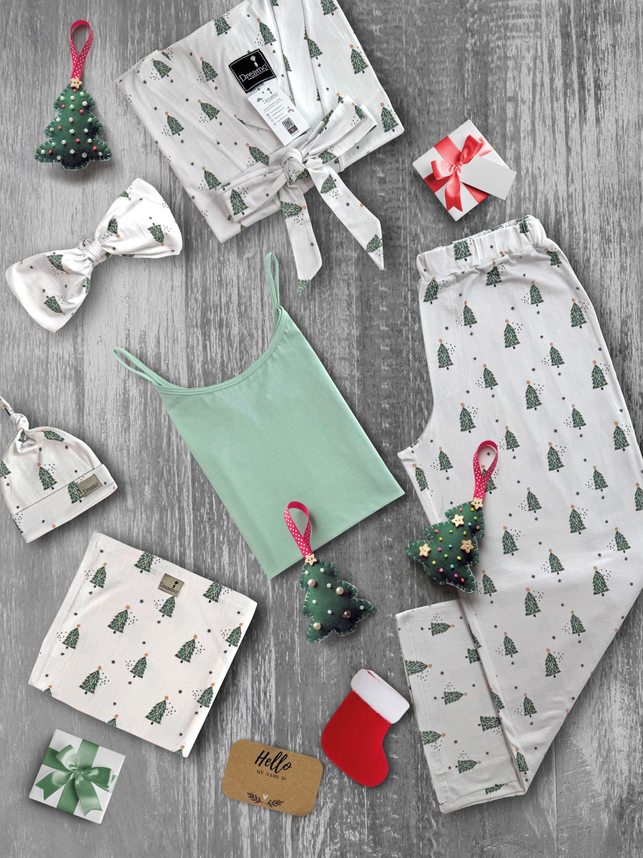 birdeye xmas 5 ست 6 تکه بیمارستانی طرح کریسمس-روبدوشامبر طرح دار(با هدبند مادر) ،تاپ سبز تیفانی سایز2،شلوار طرح دار واید +دورپیچ و کلاه - Image 1
