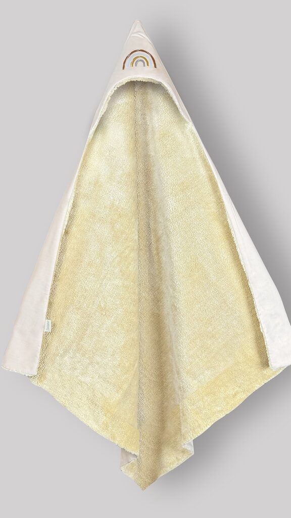 پتو دورپیچ دولایه نوزاد (پشت تدی) کلاه دار طرح بنت | برند دریمو