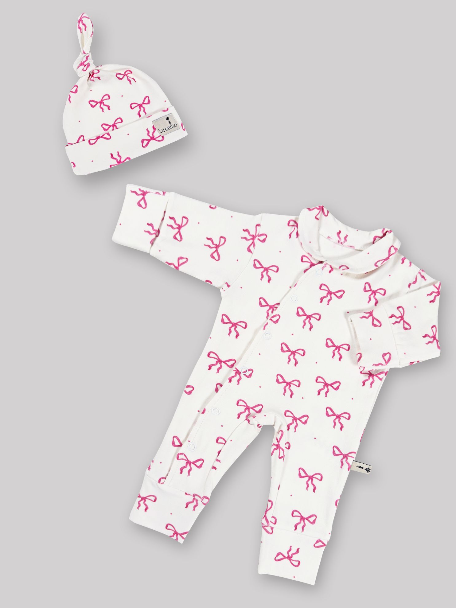 ست سرهمی و کلاه (سایز 0 تا 2 ماه) پنبه ارگانیک طرح پاپیون(Papillon) | برند دریمو ست سرهمی و کلاه (سایز 0 تا 2 ماه) پنبه ارگانیک طرح پاپیون(Papillon) | برند دریمو