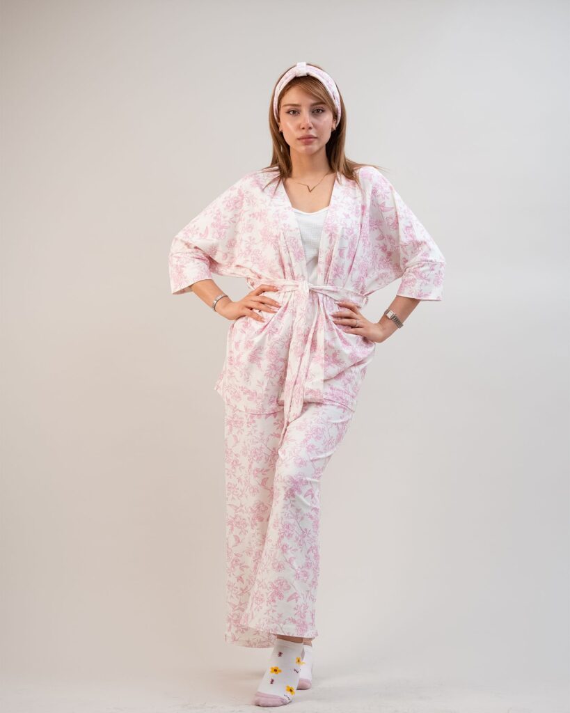 ست 3 تکه راحتی / بیمارستانی (بدون هدبند/ تل) پنبهٔ ارگانیک طرح فلورا (Flora) | برند دریمو