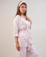 ست 3 تکه راحتی / بیمارستانی (بدون هدبند/ تل) پنبهٔ ارگانیک طرح فلورا (Flora) | برند دریمو - Image 2