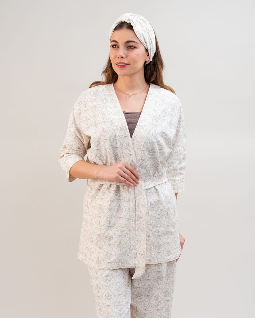 ست 3 تکه راحتی / بیمارستانی (بدون هدبند/ تل) پنبهٔ ارگانیک طرح اسکارلت (Scarlet) | برند دریمو