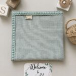 دورپیچ رو انداز | پنبه بیسکوئیتی | رنگ سبز نعنایی (Mint Green) | همراه کارت اسم نوزاد